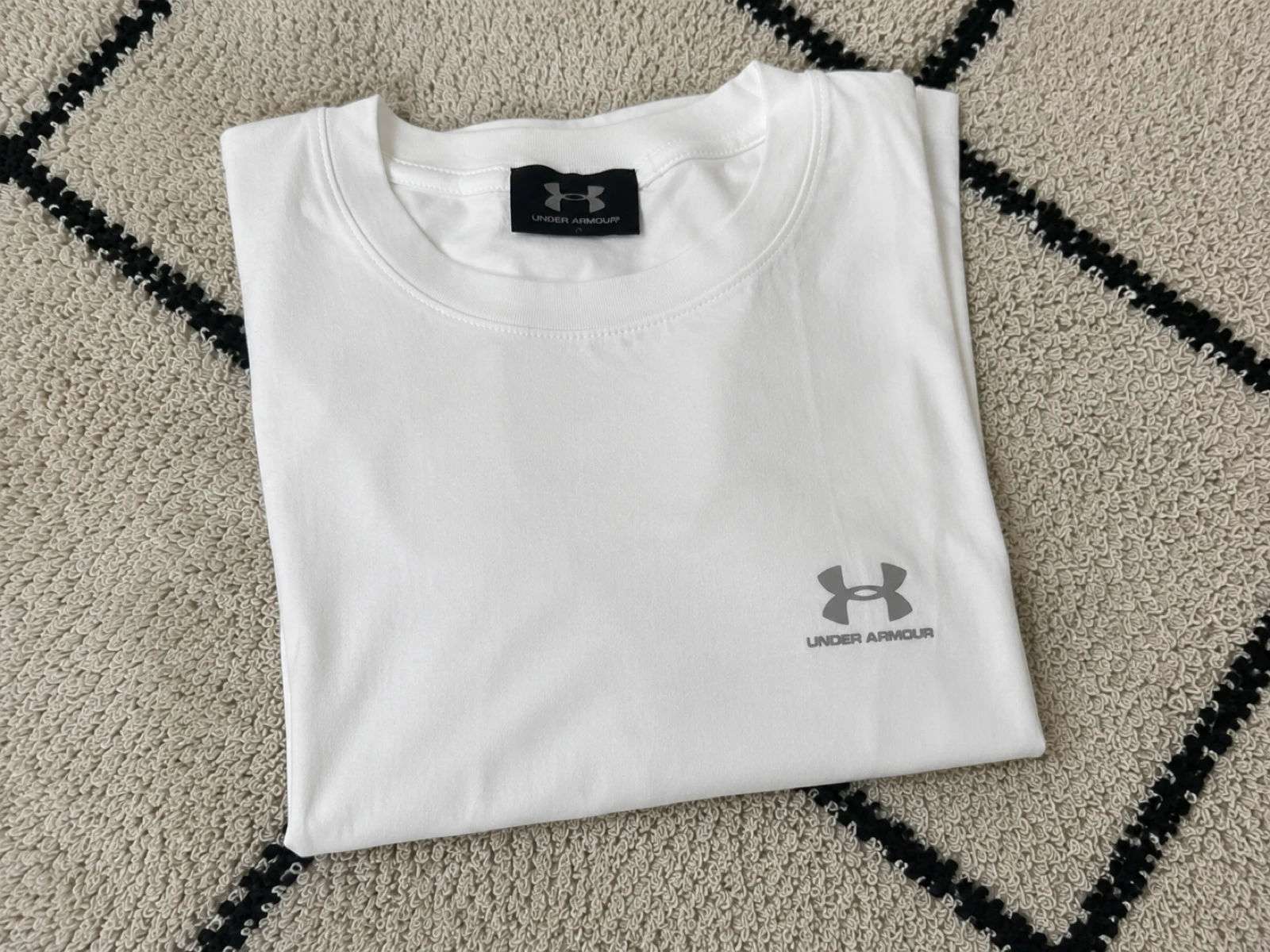 T-shirt Under Armour blanc – Taille M – Excellent état – photo 3
